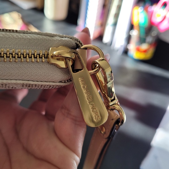 Michael Kors monogrammed wristlet - Picture 4 of 10